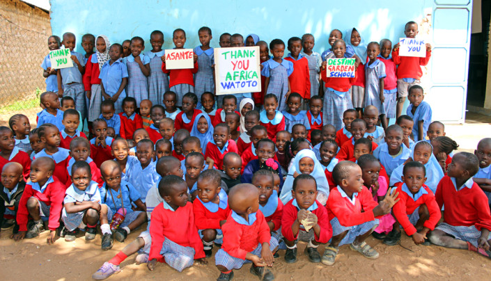 Africa Watoto provide the kindergarten children's lunches